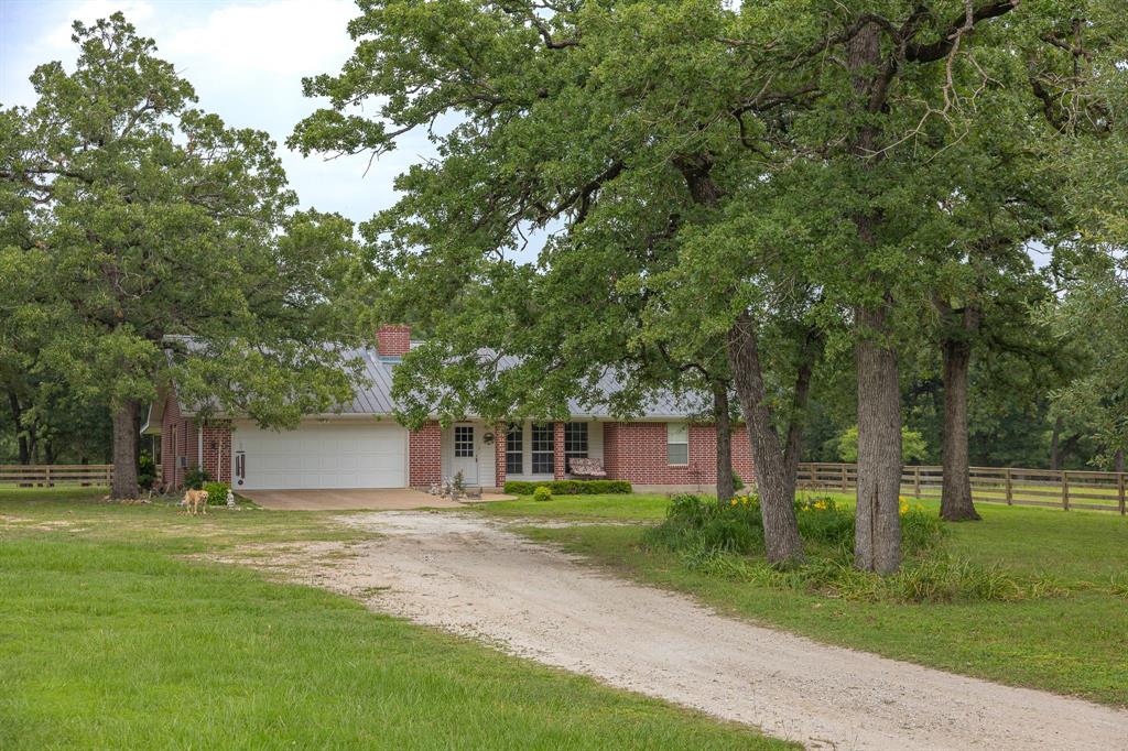 4988 Paso Fino Lane, Madisonville, Texas image 2