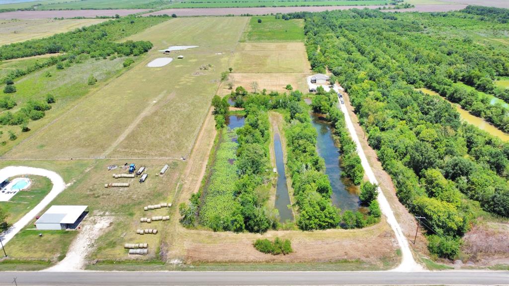 4731 Belton Lane Extension, Anahuac, Texas image 2