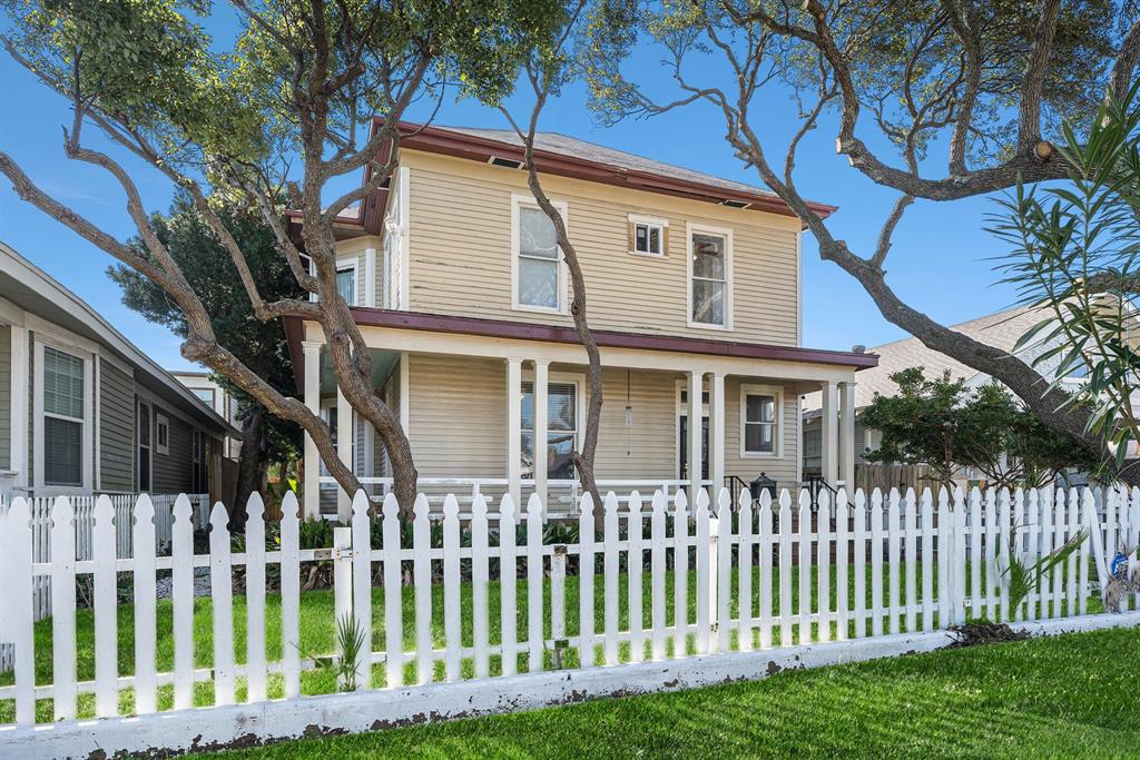 3111 Avenue R, Galveston, Texas image 3