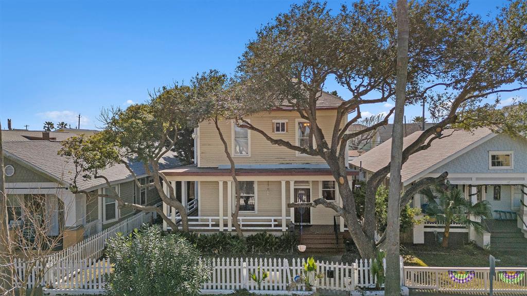 3111 Avenue R, Galveston, Texas image 1