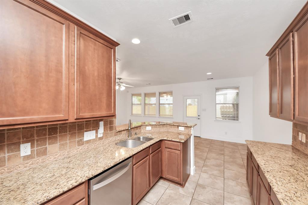 6 Whitekirk Place, Magnolia, Texas image 7