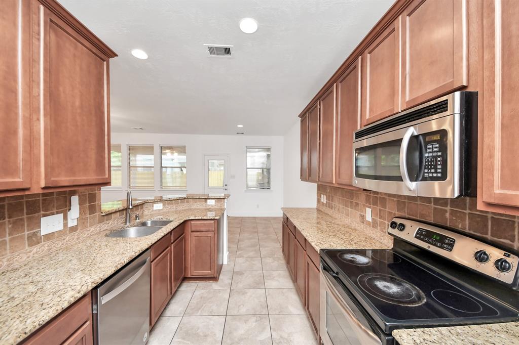 6 Whitekirk Place, Magnolia, Texas image 6