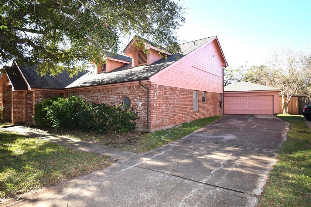 2926 Field Line Drive, Sugar Land, Texas image 3