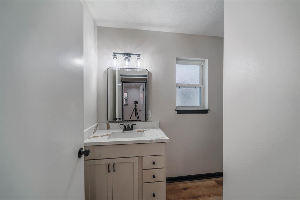 213 Westview Drive, Sealy, Texas image 19