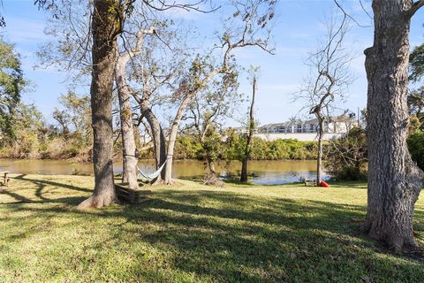 A home in Clute