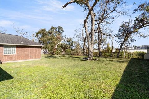 A home in Clute