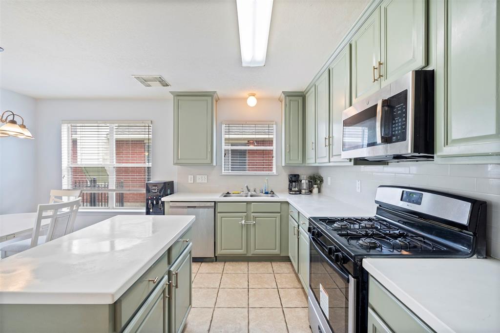 3318 Forest Willow Lane, Houston, Texas image 4