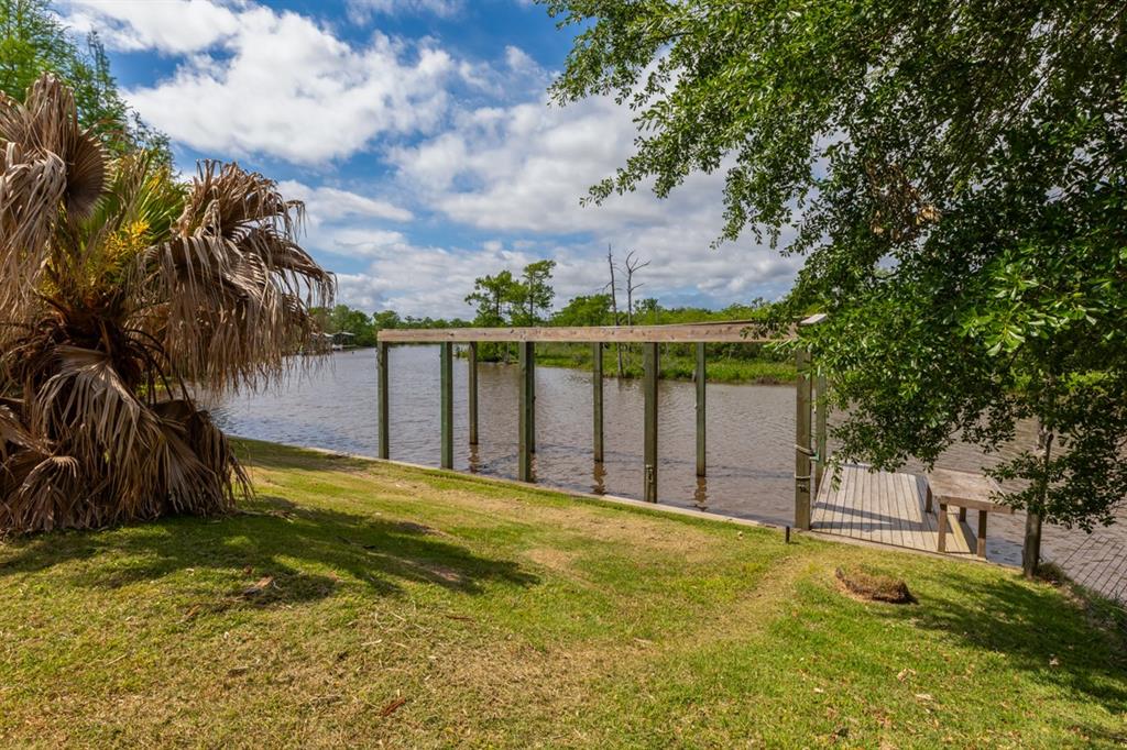 216 Berwick Drive, Bridge City, Texas image 32