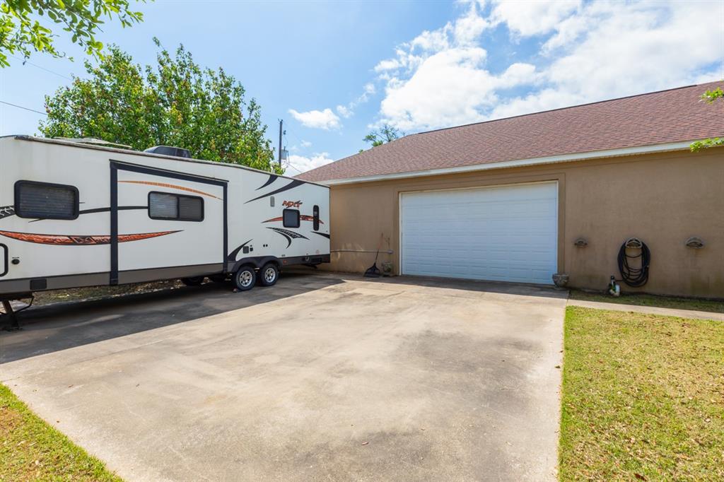 216 Berwick Drive, Bridge City, Texas image 24