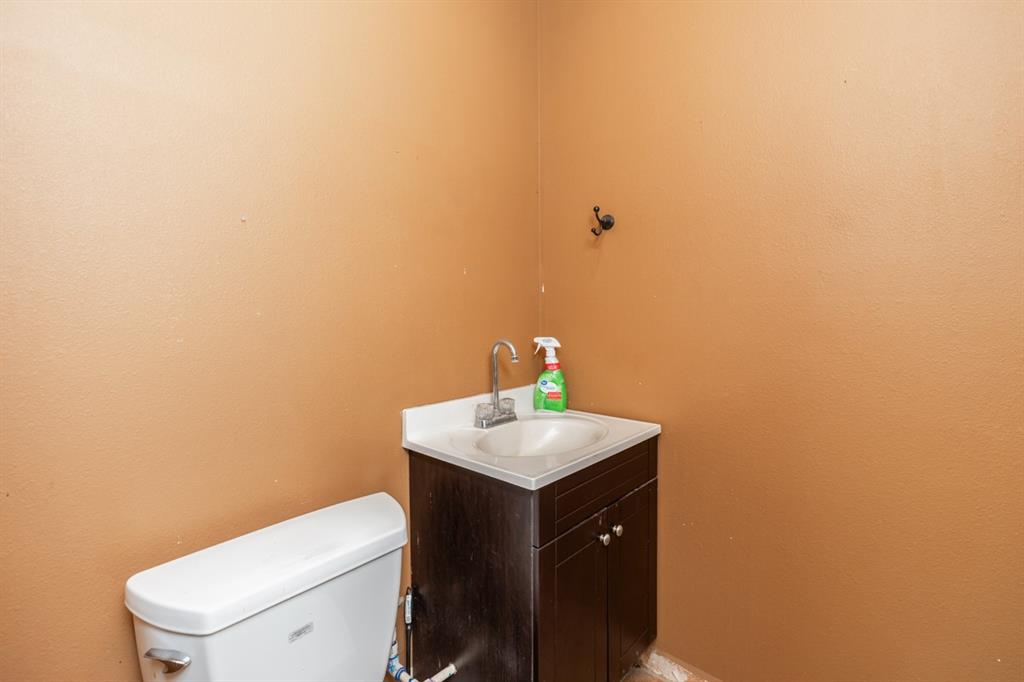 216 Berwick Drive, Bridge City, Texas image 28