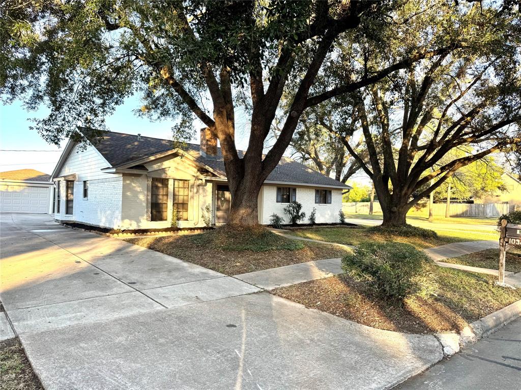 10343 Rustic Rock Road, La Porte, Texas image 1