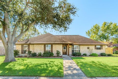 A home in Angleton