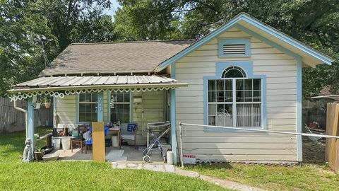 Single Family Residence in Huntsville TX 712 Thomason Street.jpg