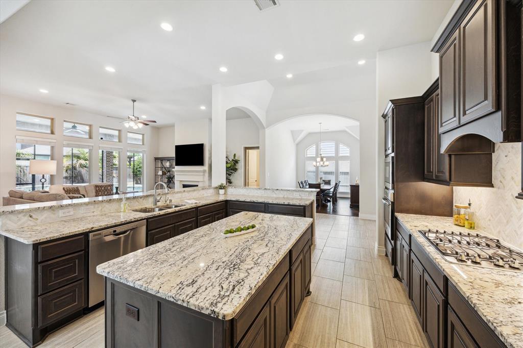 2314 Umber Oaks Lane, Brookshire, Texas image 12