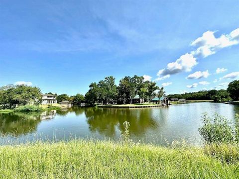 Photo of 1 Peninsula Point, Huntsville, TX 77340 (MLS # 73714625)