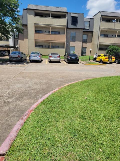 Photo of 8425 Hearth Drive #25, Houston, TX 77054 (MLS # 14383165)