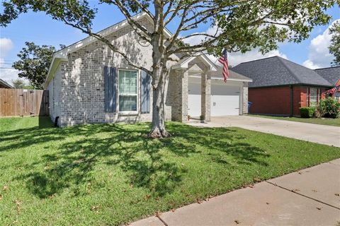 A home in Angleton