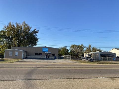 Photo of 500 E Commerce Street, Buffalo, TX 75831 (MLS # 8644529) Photo of 500 E Commerce Street, Buffalo, TX 75831 (MLS # 8644529)