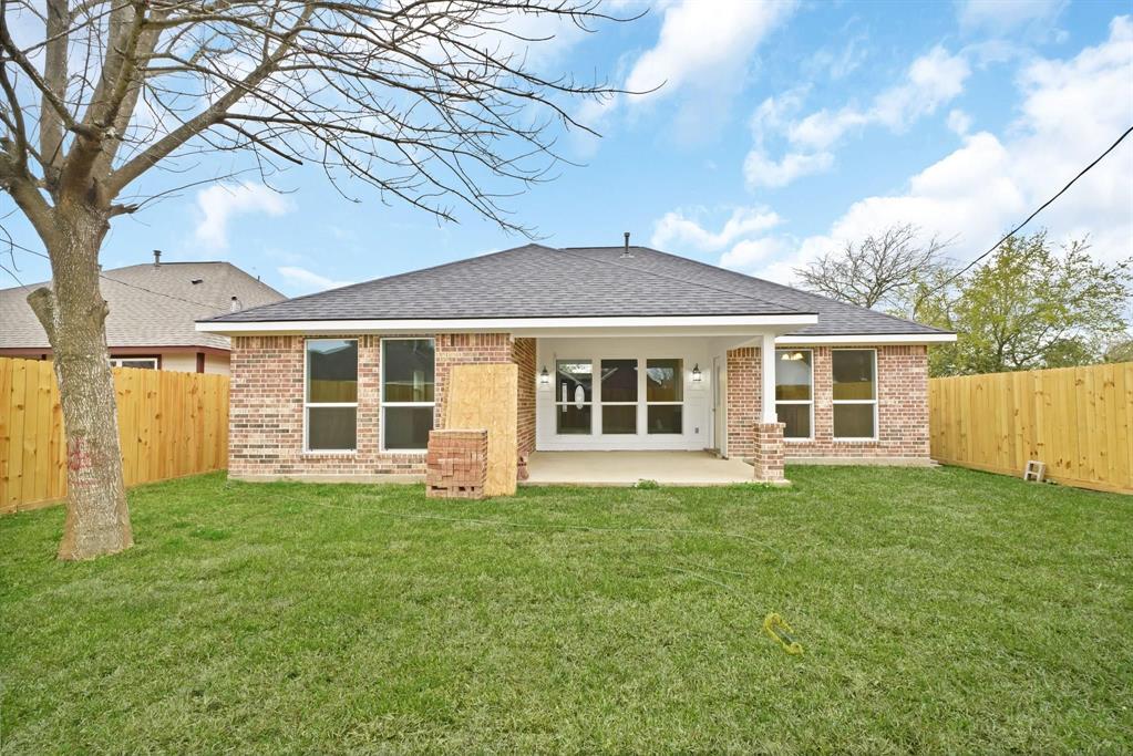 10795 Bois D Arc Drive, La Porte, Texas image 6
