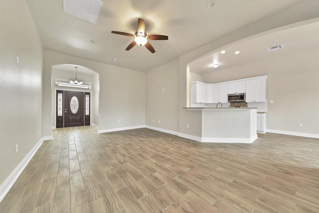 10795 Bois D Arc Drive, La Porte, Texas image 2