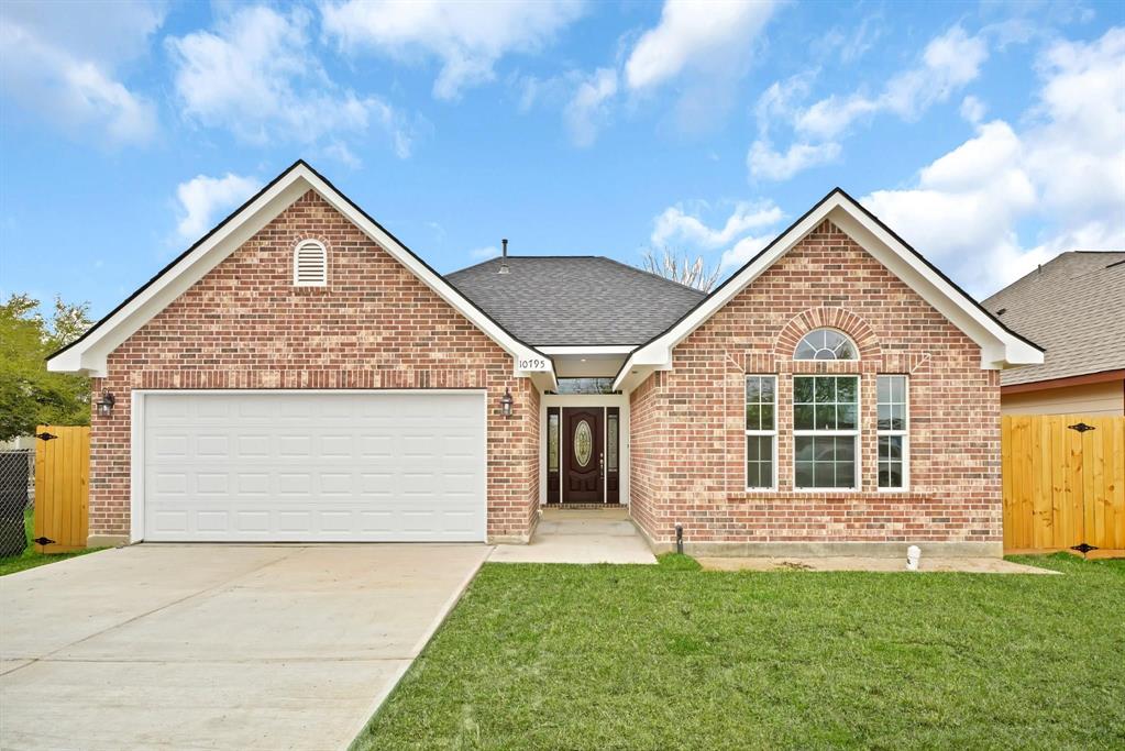 10795 Bois D Arc Drive, La Porte, Texas image 1