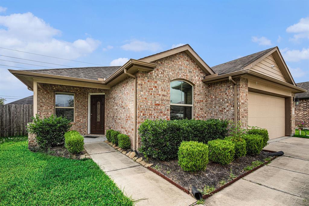 20 Santa Clara Drive, Manvel, Texas image 1