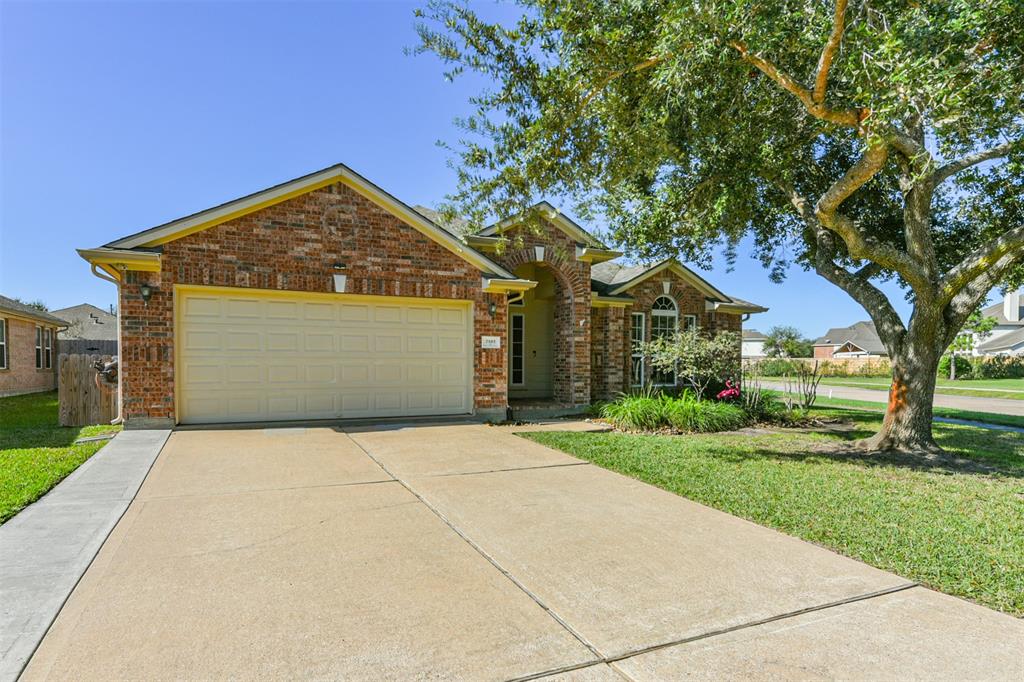 2102 Forest Bank Lane, Pearland, Texas image 1