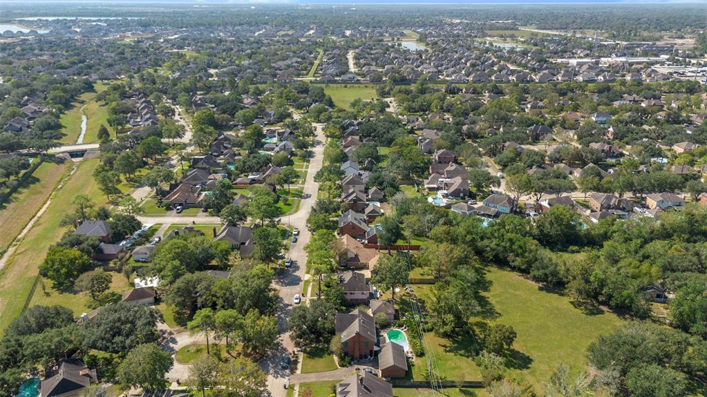 1008 Middlecreek Street, Friendswood, Texas image 28