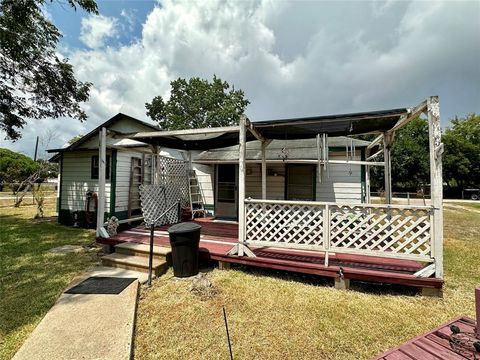 A home in Clute