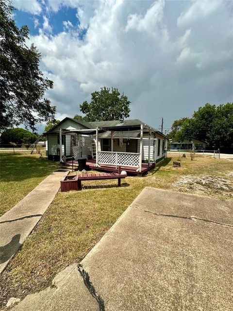 A home in Clute