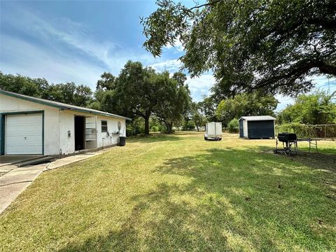 A home in Clute