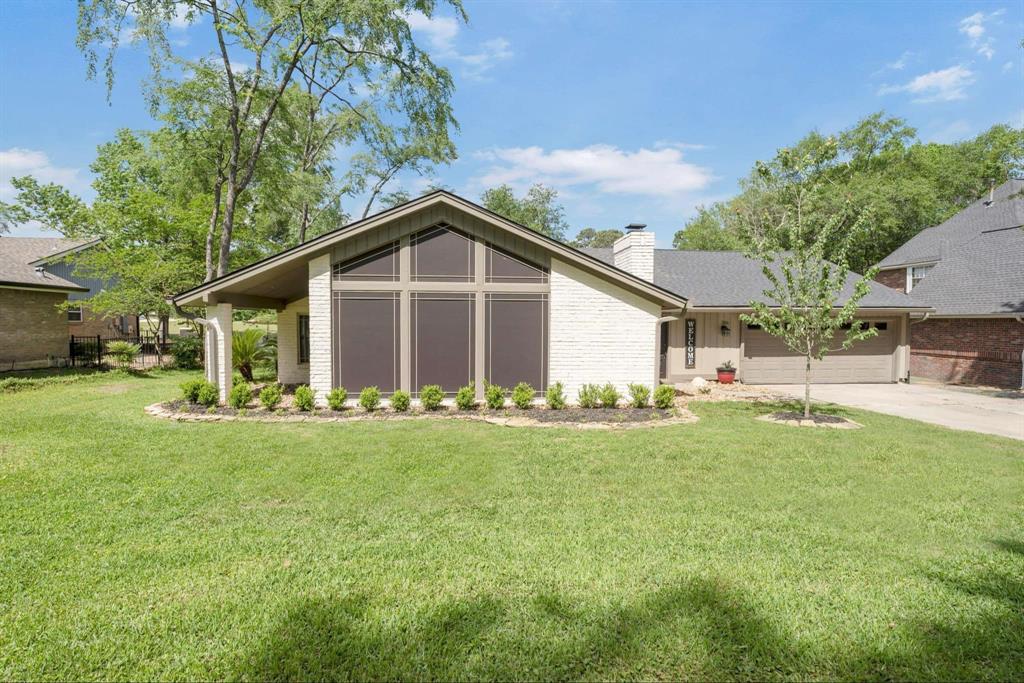 206 Springs Edge Drive, Conroe, Texas image 1