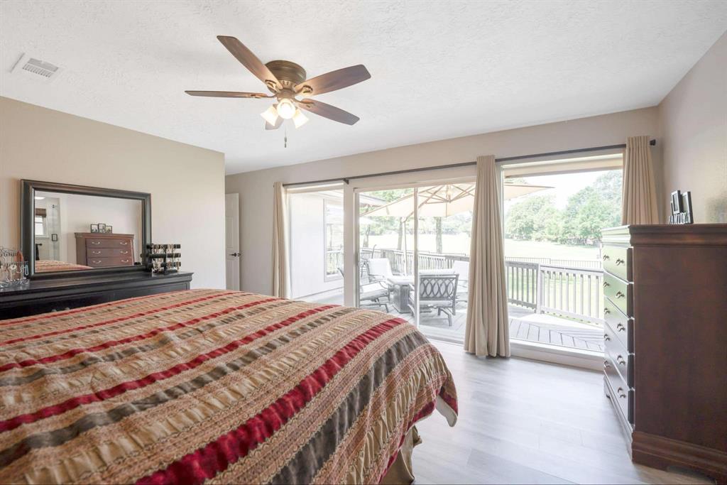 206 Springs Edge Drive, Conroe, Texas image 28