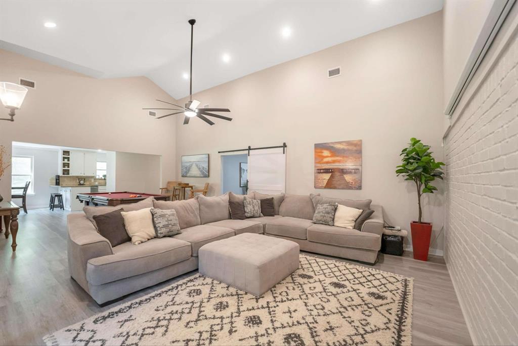 206 Springs Edge Drive, Conroe, Texas image 6