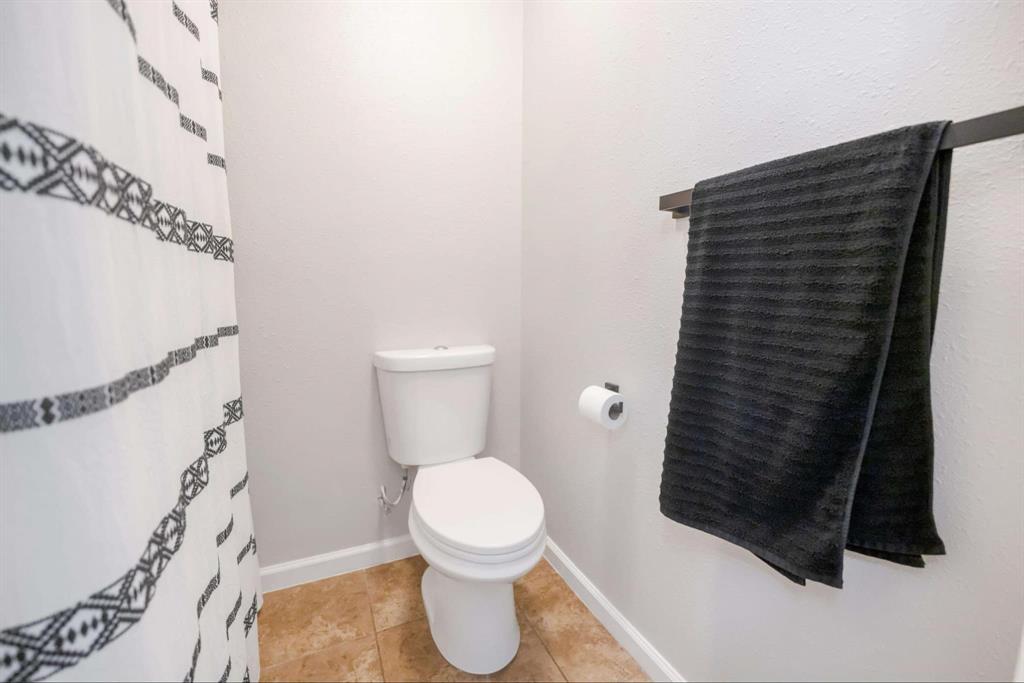 206 Springs Edge Drive, Conroe, Texas image 35