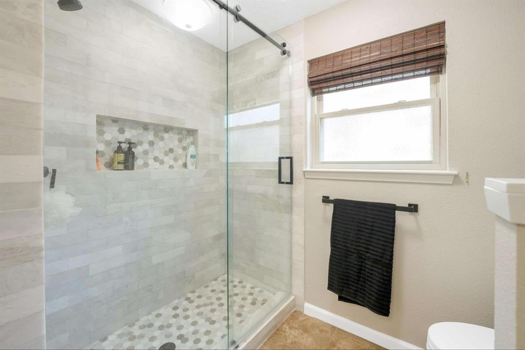 206 Springs Edge Drive, Conroe, Texas image 30