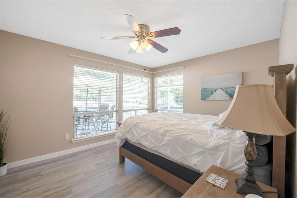 206 Springs Edge Drive, Conroe, Texas image 32