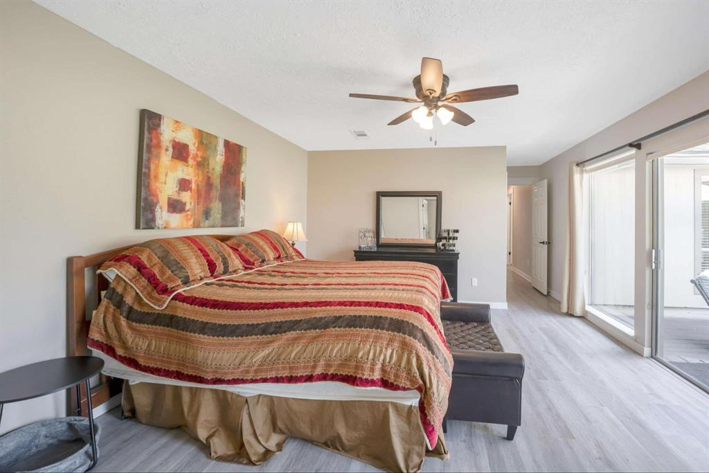 206 Springs Edge Drive, Conroe, Texas image 27