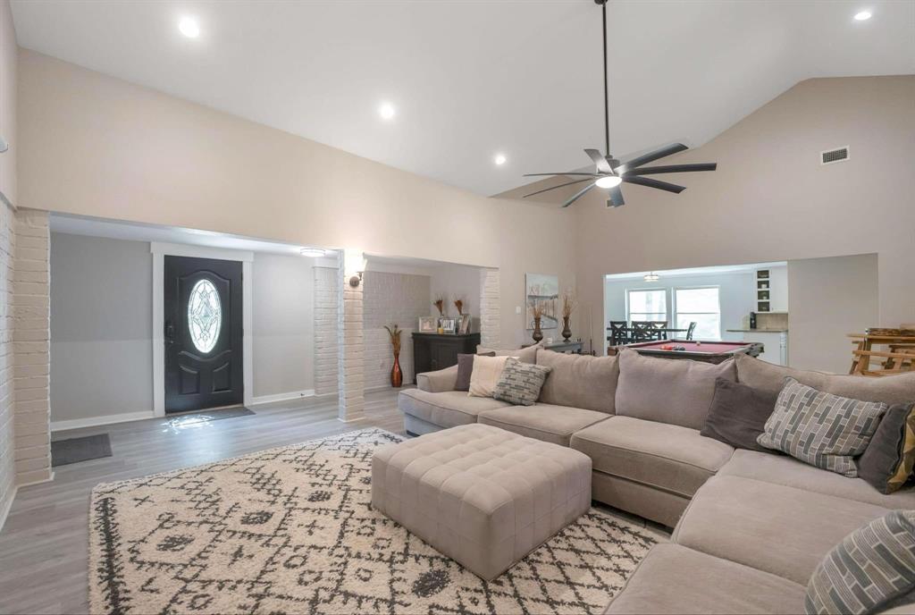 206 Springs Edge Drive, Conroe, Texas image 10