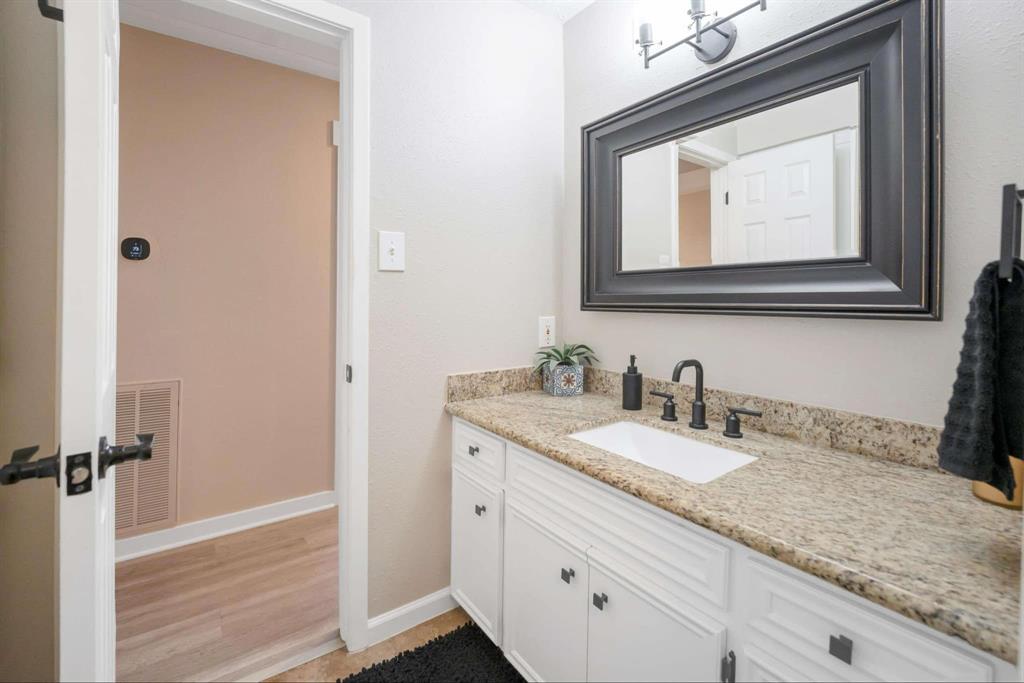 206 Springs Edge Drive, Conroe, Texas image 34