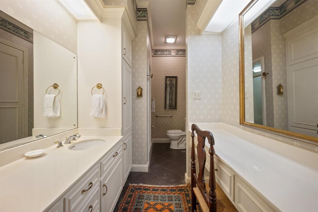 802 Dogwood Lane, Bryan, Texas image 17