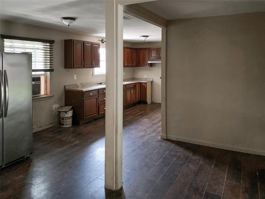 108 Crestview Drive, Hitchcock, Texas image 6