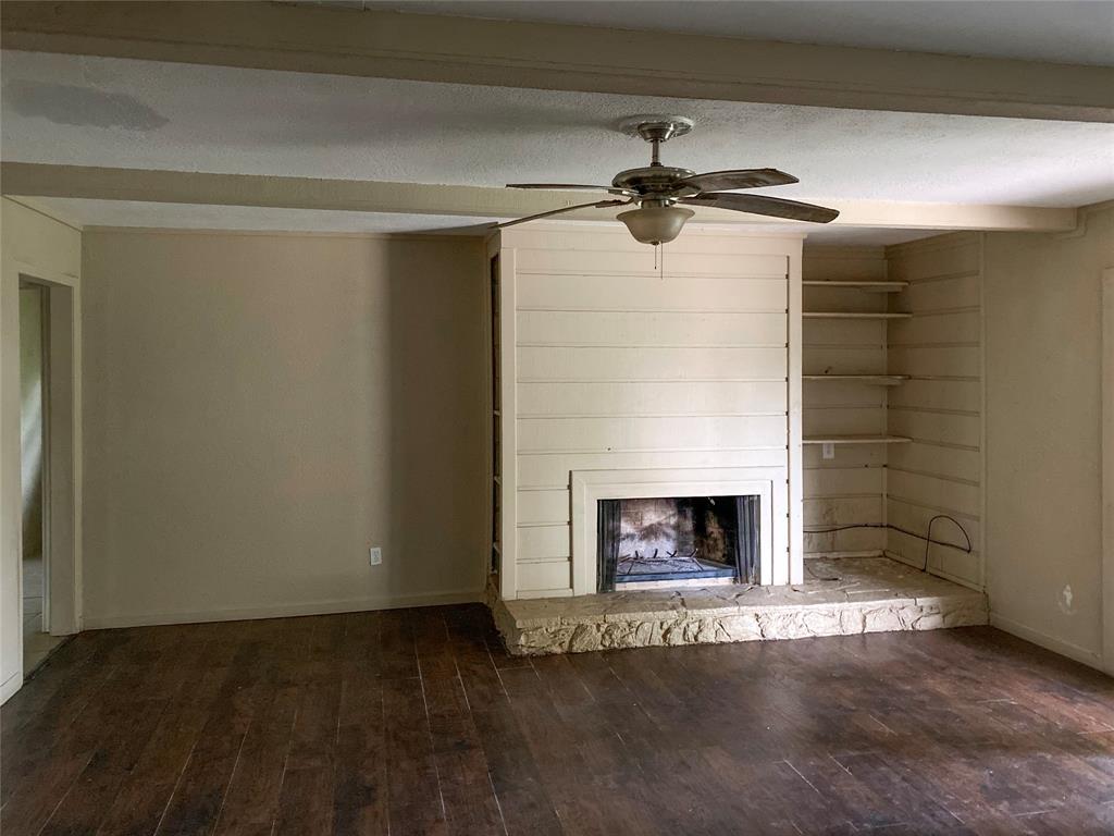 108 Crestview Drive, Hitchcock, Texas image 4