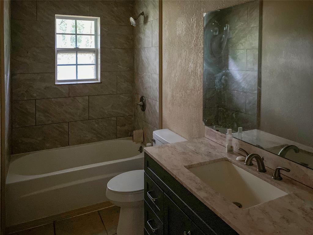 108 Crestview Drive, Hitchcock, Texas image 12