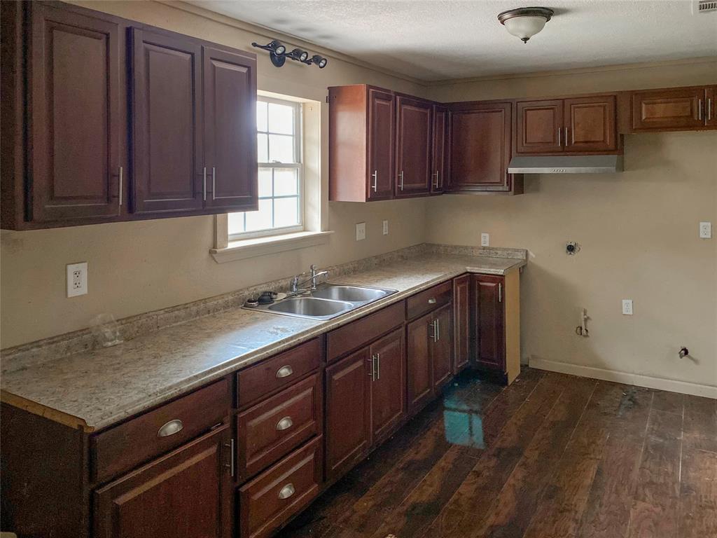 108 Crestview Drive, Hitchcock, Texas image 7