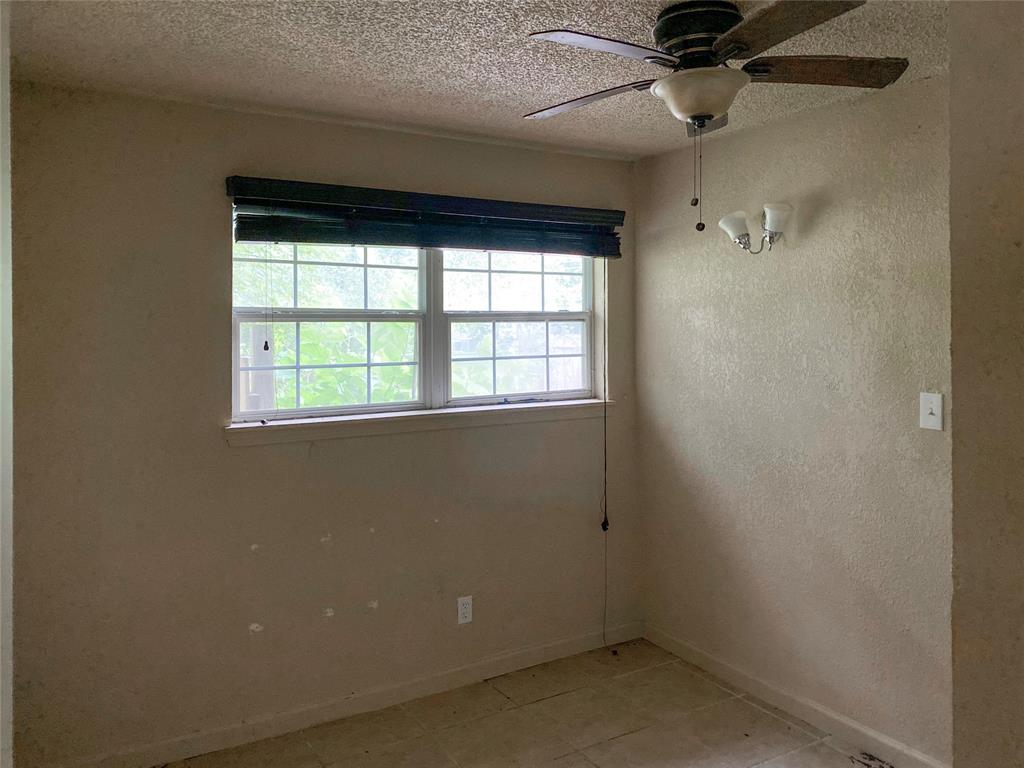 108 Crestview Drive, Hitchcock, Texas image 13