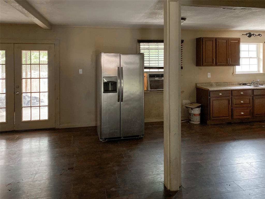 108 Crestview Drive, Hitchcock, Texas image 5