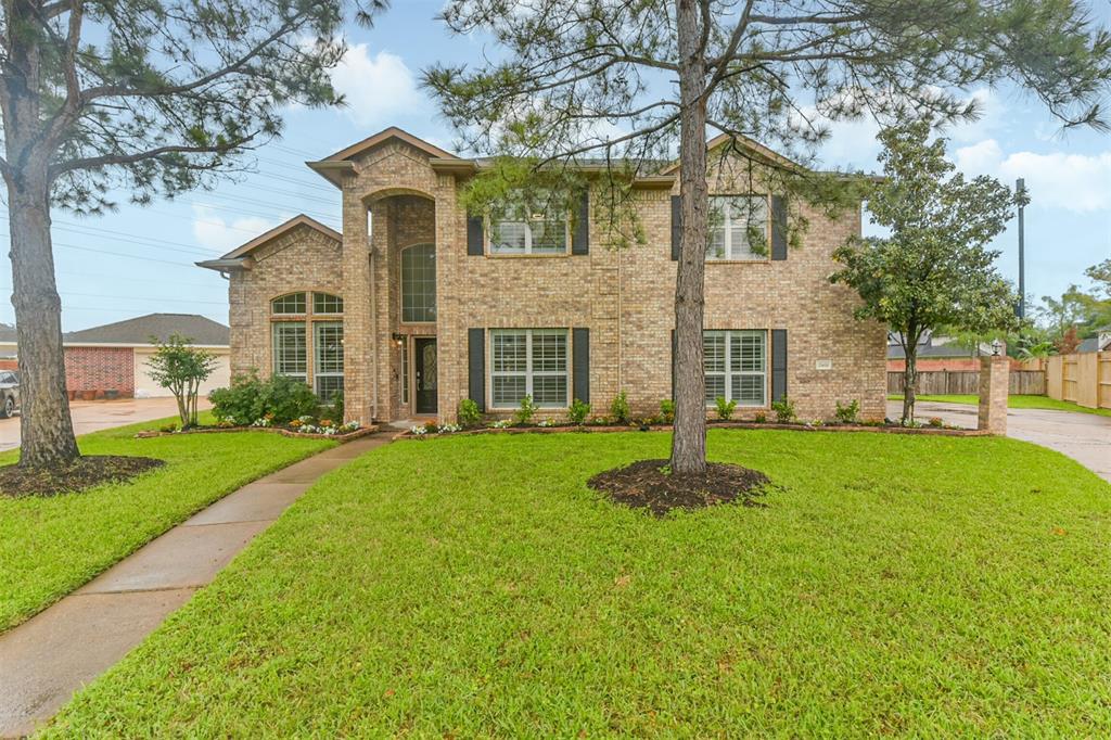 2401 Dry Bank Lane, Pearland, Texas image 1
