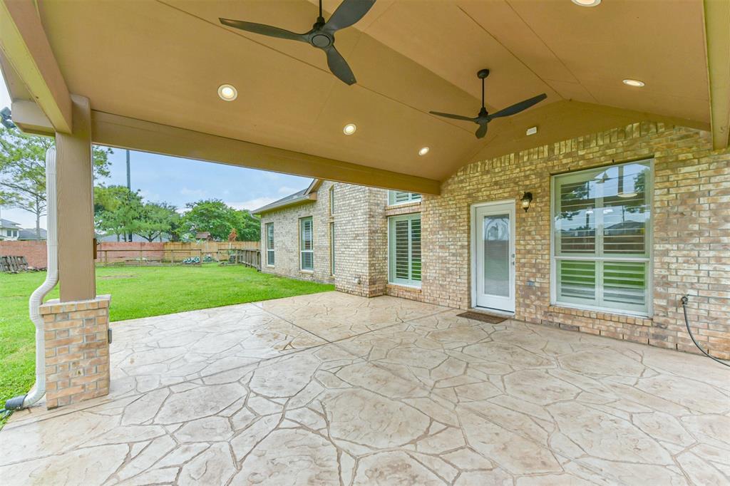2401 Dry Bank Lane, Pearland, Texas image 38