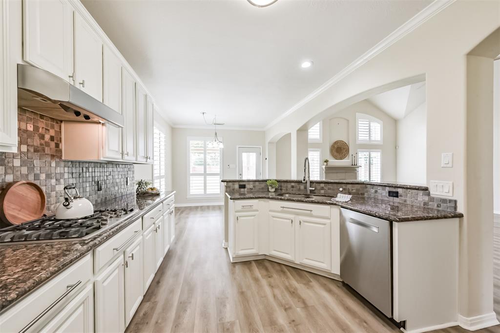 2401 Dry Bank Lane, Pearland, Texas image 9